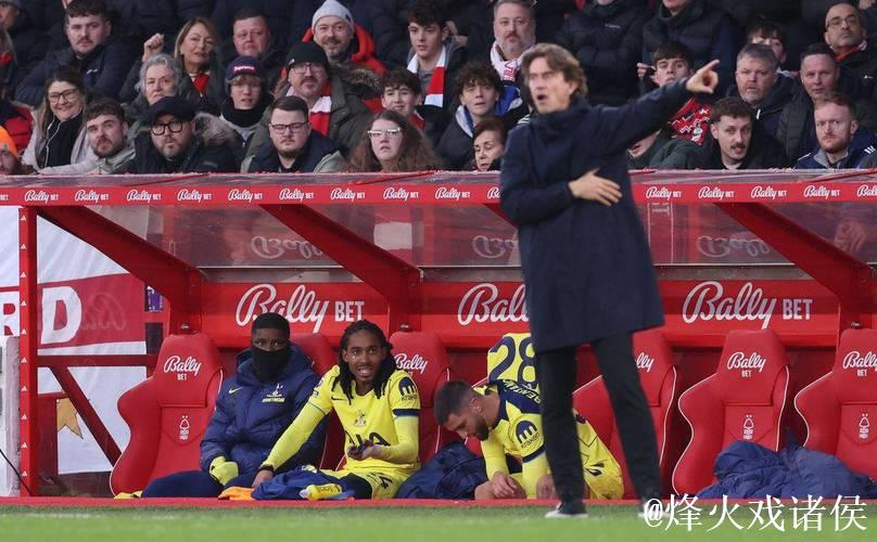 热刺内讧实锤！斯彭斯被换后怒怼弗兰克，师徒已是二次翻脸